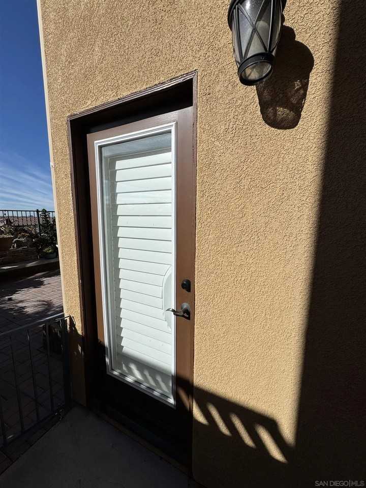 1668 Thompson Ave - Photo 3 of 14