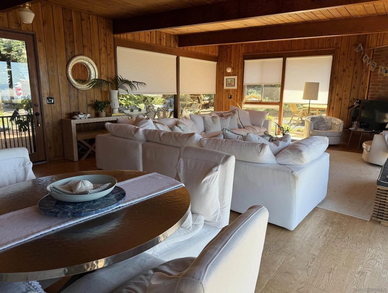 240 Ocean View Ave - Photo 3 of 17