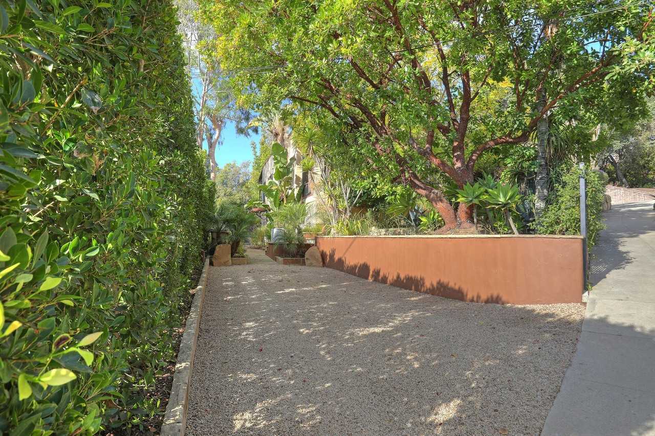 1423 Alta Vista Rd - Photo 4 of 36