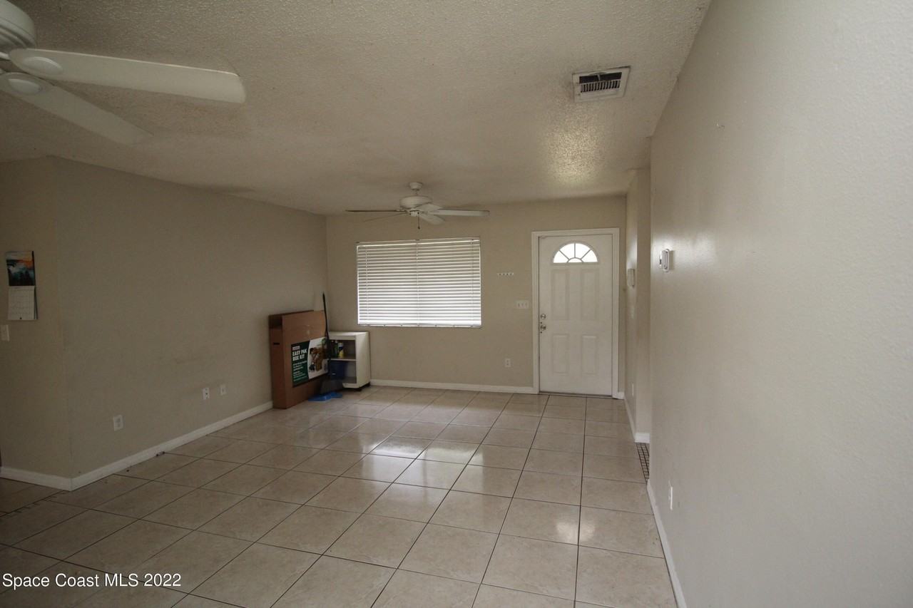 992 Sable Cir Se - Photo 2 of 8