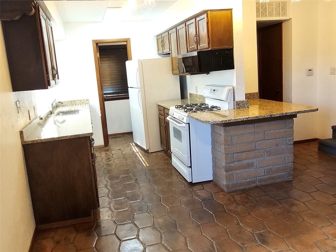 809 Don Diego Ave - Photo 6 of 31