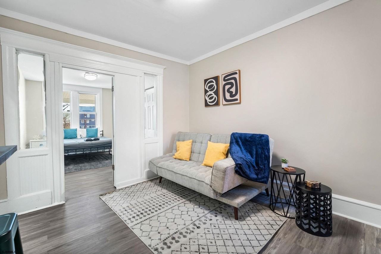 207 Oriental Ave - Photo 3 of 29