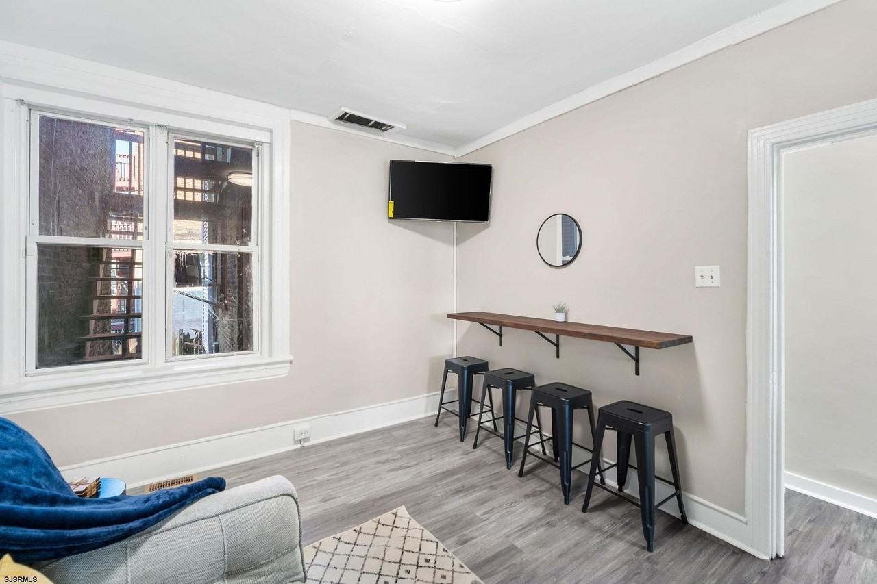 207 Oriental Ave - Photo 5 of 29