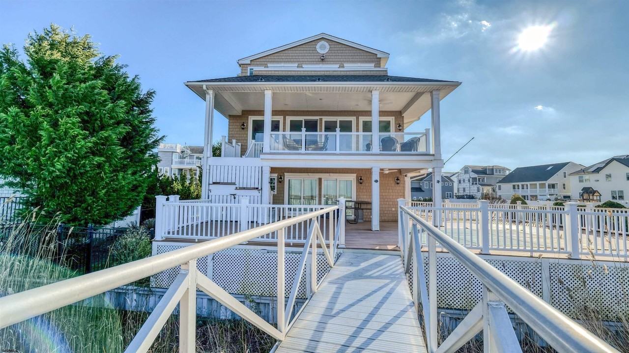 909 N Cambridge Ave - Photo 5 of 50