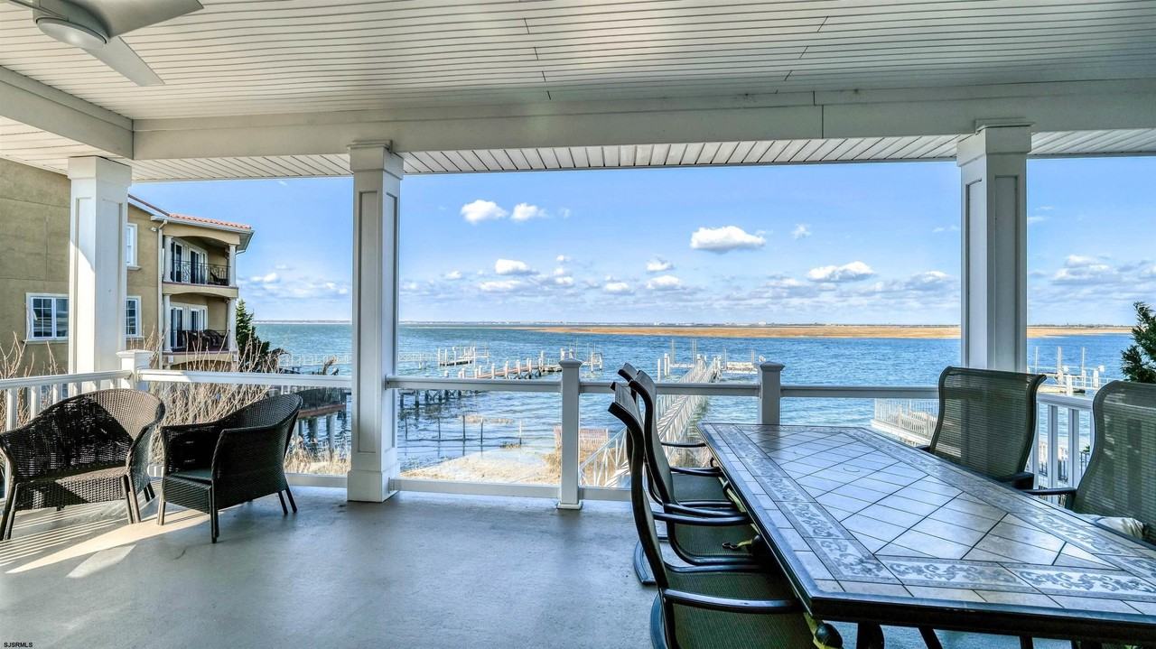 909 N Cambridge Ave - Photo 6 of 50