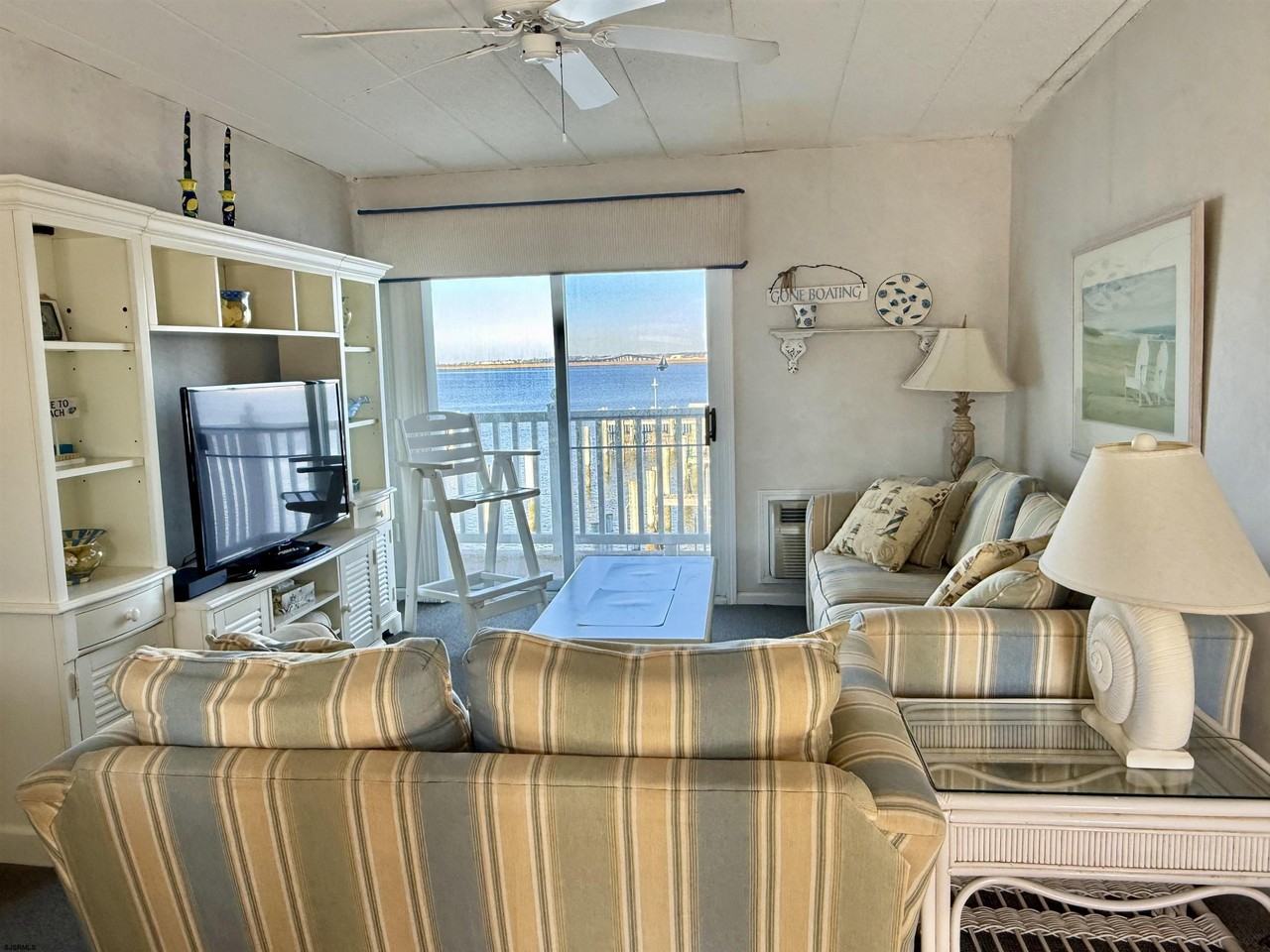 200 Bay Ave - Photo 3 of 18