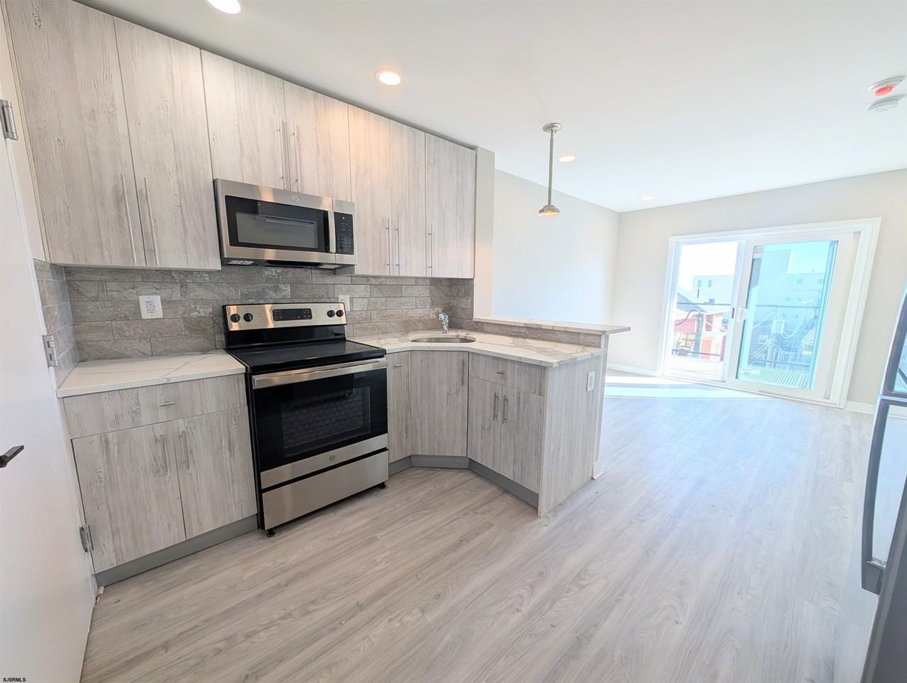 101 S Victoria Ave - Photo 2 of 12