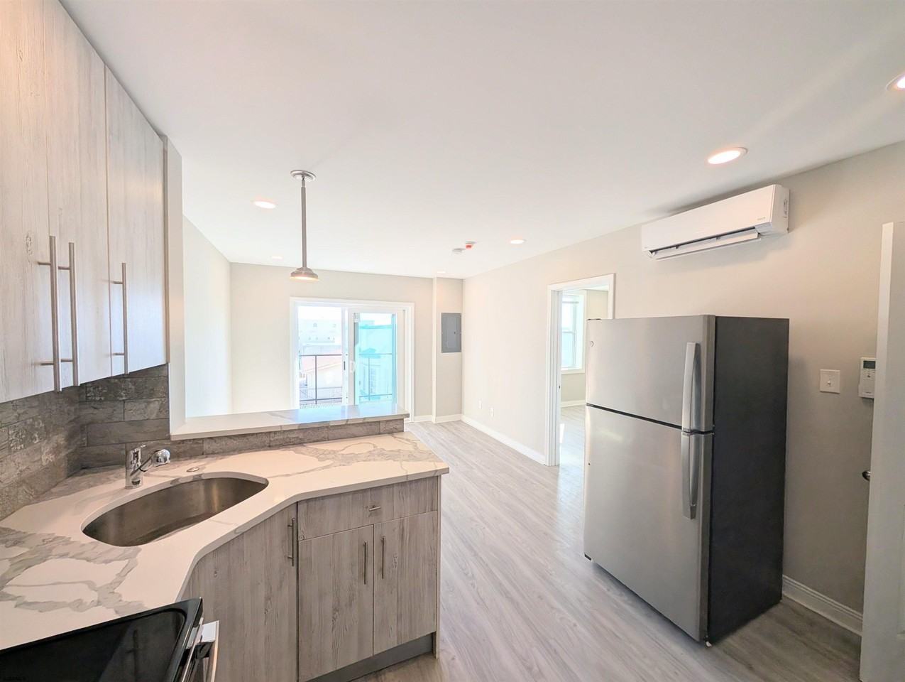 101 S Victoria Ave - Photo 3 of 12