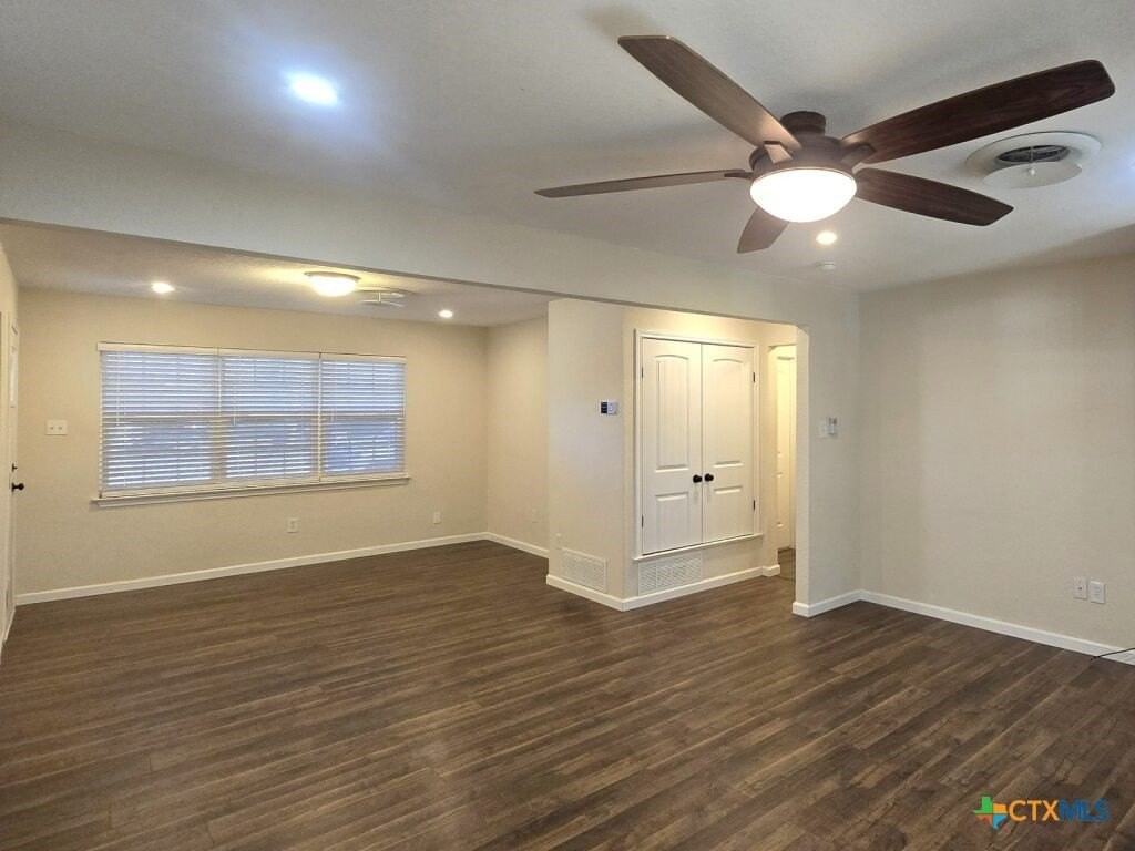 406 Oak St - Photo 7 of 25