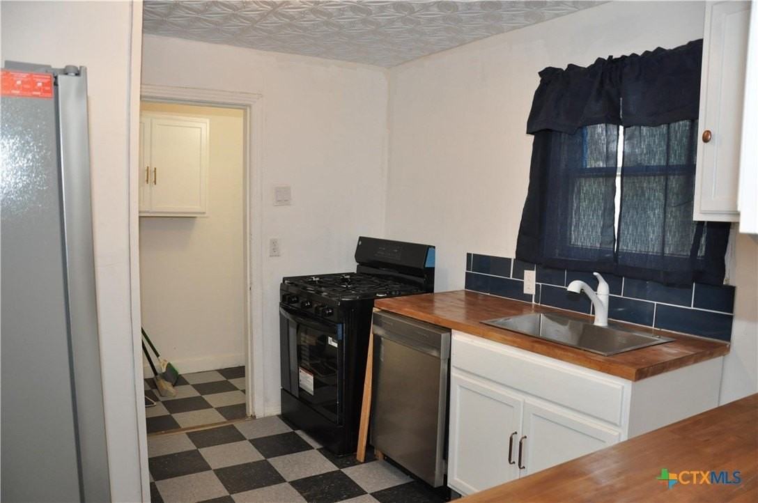 1408 E Avenue D - Photo 4 of 18