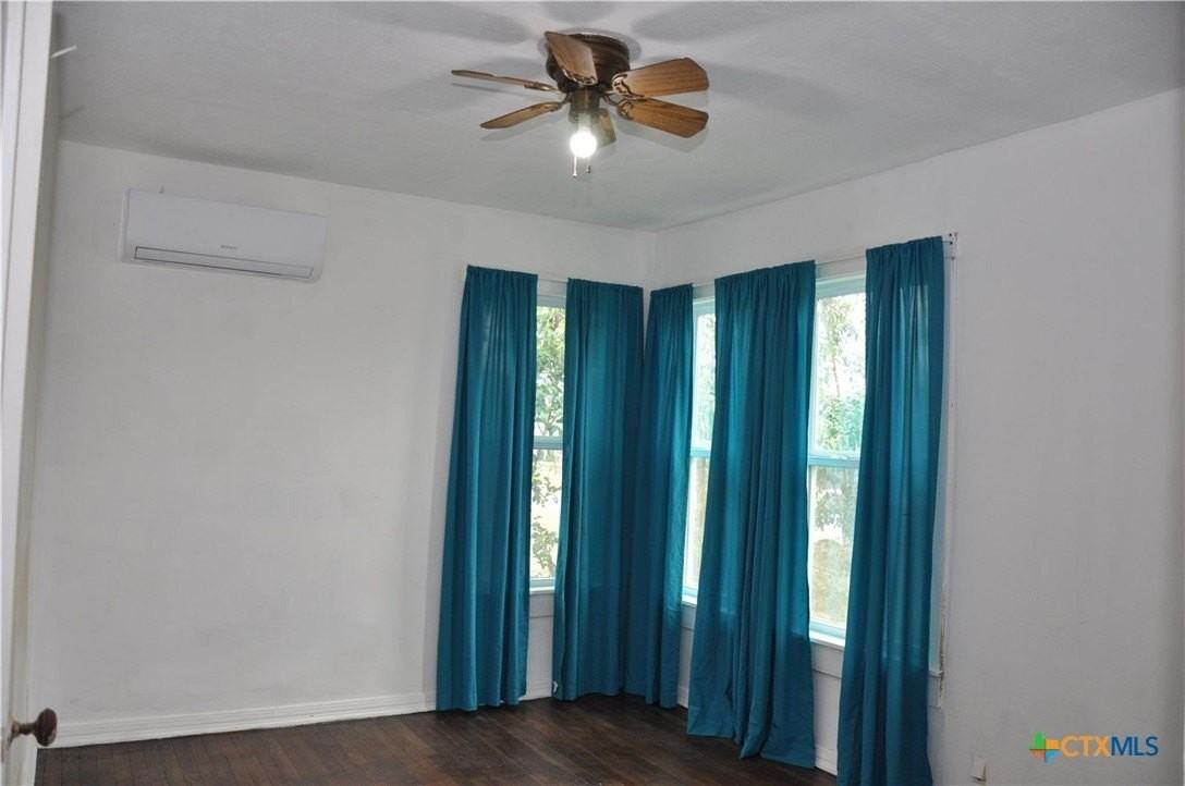 1408 E Avenue D - Photo 6 of 18