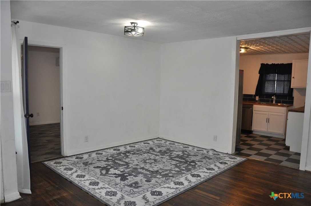 1408 E Avenue D - Photo 7 of 18