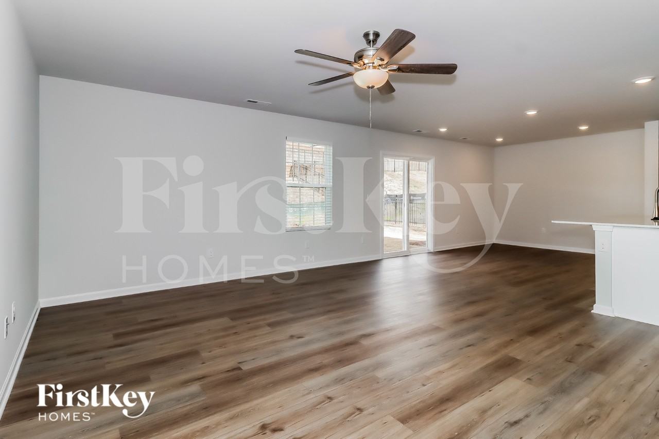 125 Hazelnut Way - Photo 4 of 16