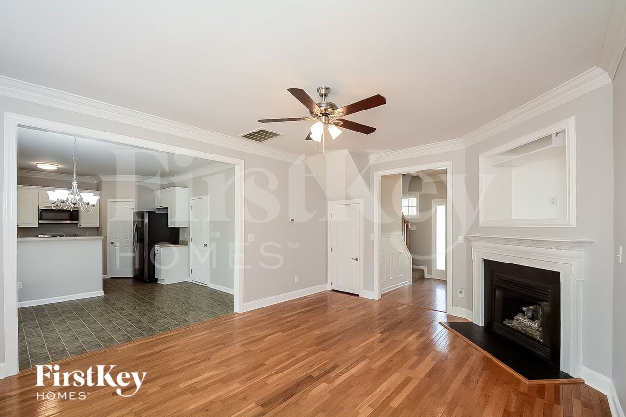 105 Namath Ct - Photo 2 of 15