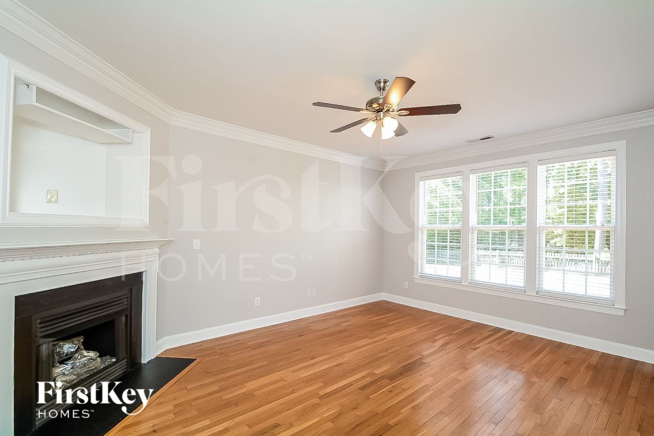 105 Namath Ct - Photo 3 of 15