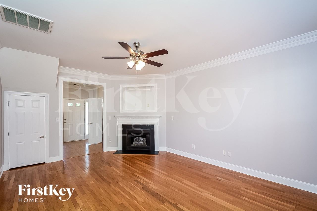 105 Namath Ct - Photo 4 of 15