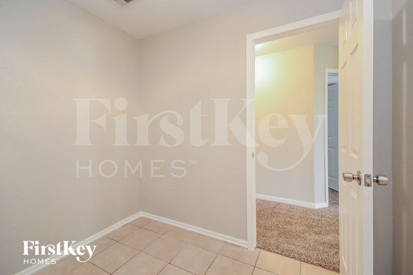 9518 Peridot Green Dr - Photo 4 of 15