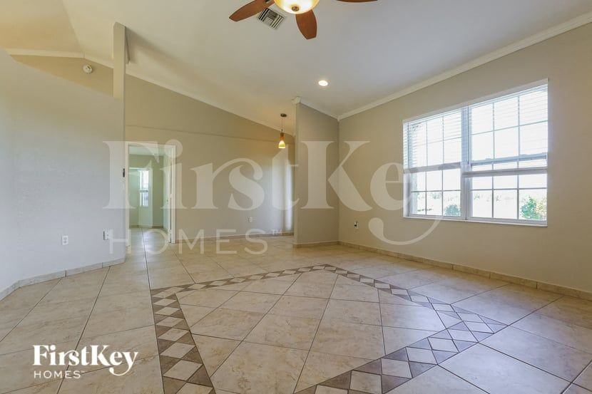 154 Waldo St - Photo 3 of 15