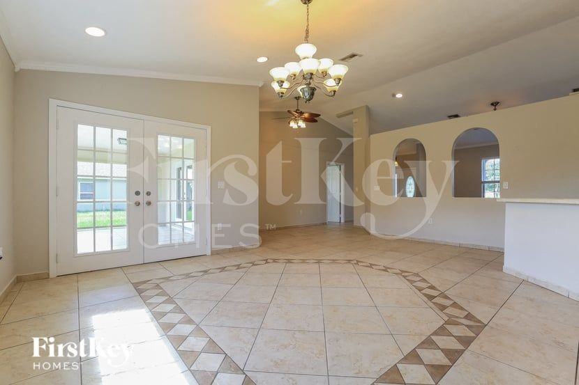 154 Waldo St - Photo 5 of 15