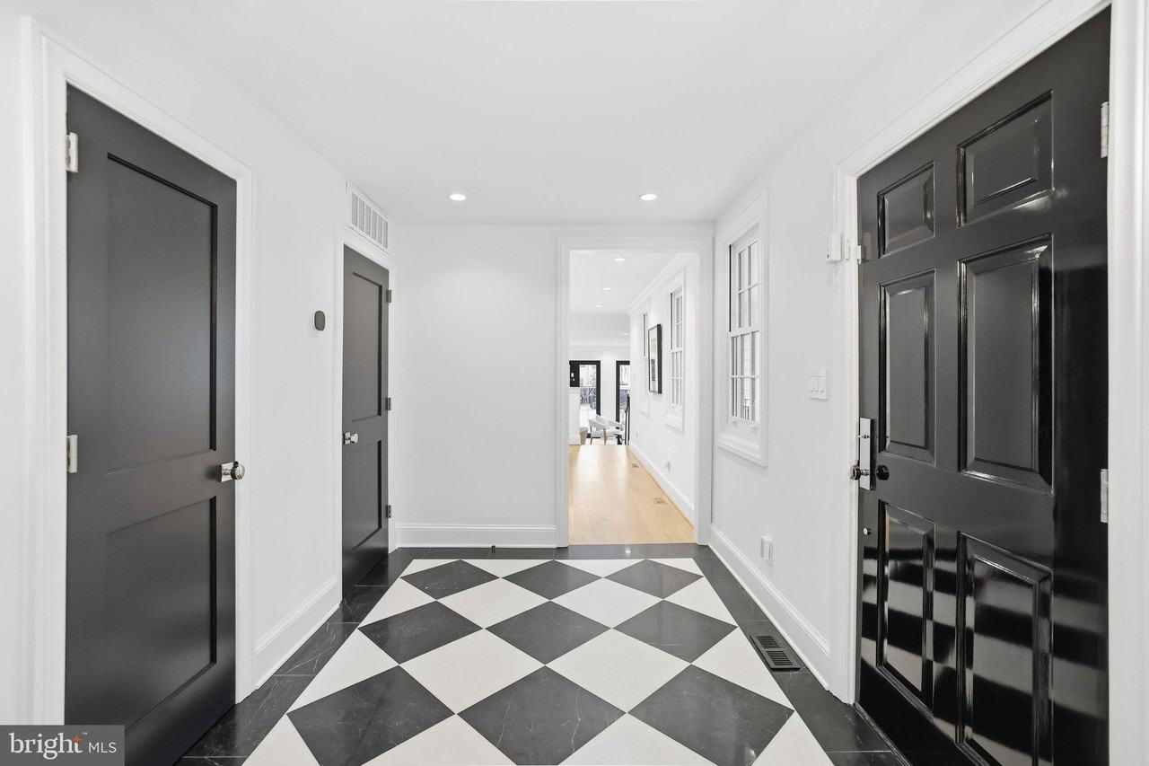 3418 Reservoir Rd Nw - Photo 4 of 33