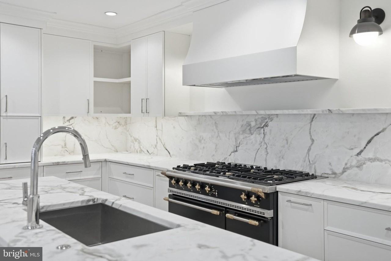 3418 Reservoir Rd Nw - Photo 7 of 33