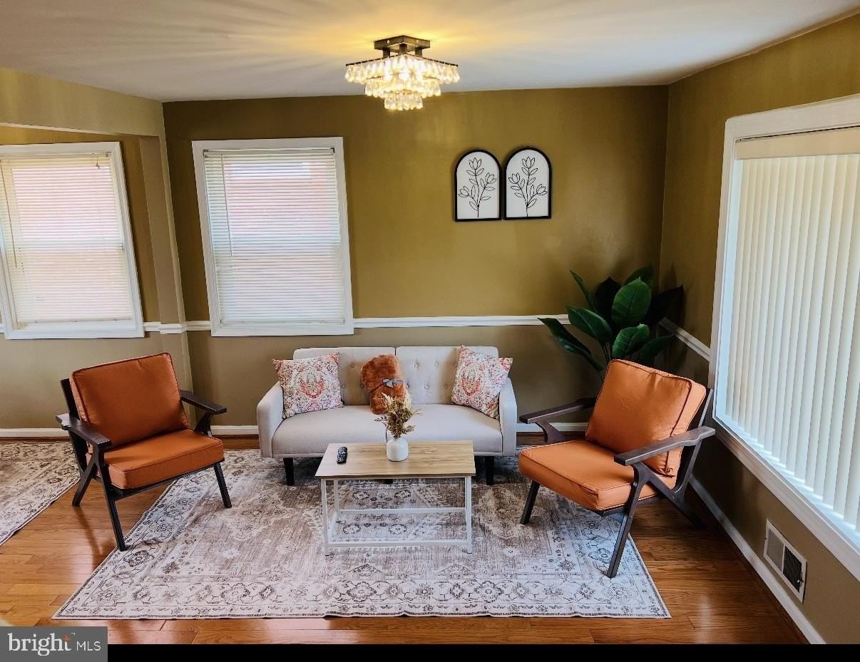 313 Nicholson St Ne - Photo 2 of 12