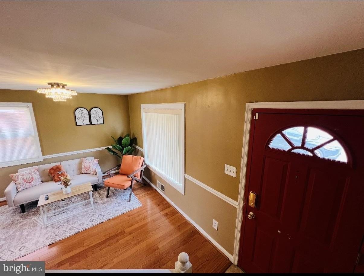 313 Nicholson St Ne - Photo 3 of 12