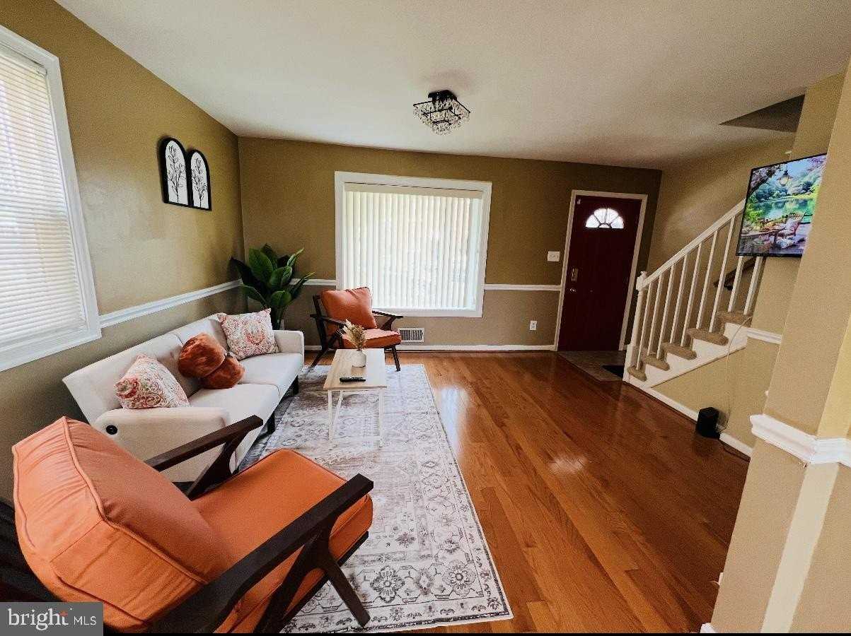 313 Nicholson St Ne - Photo 4 of 12