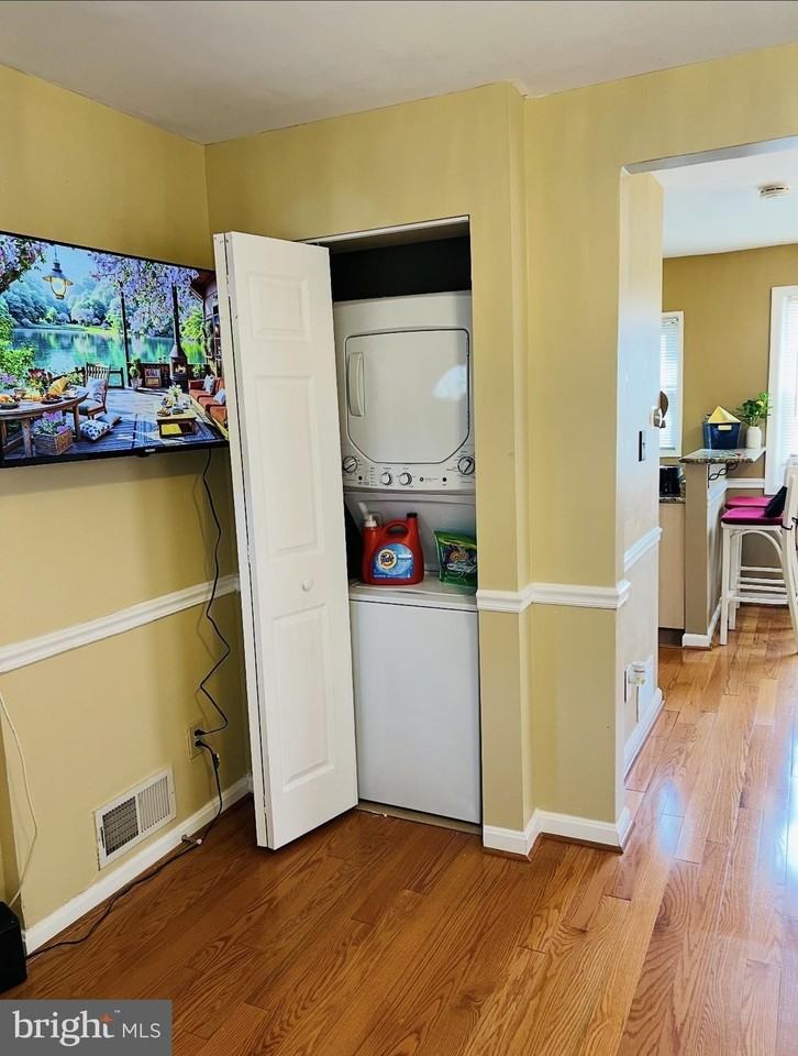 313 Nicholson St Ne - Photo 7 of 12