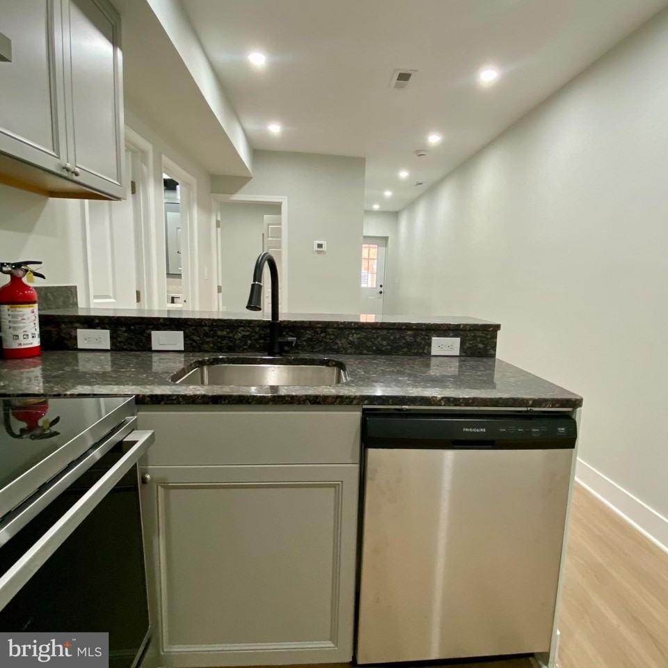 3701 9th St Nw #1 - Photo 4 of 23