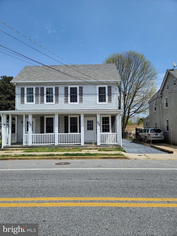 306 MAIN ST. - Photo 3 of 33