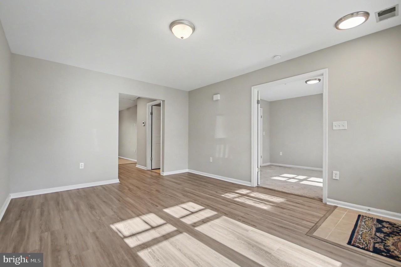 934 Riversedge Cir - Photo 4 of 19