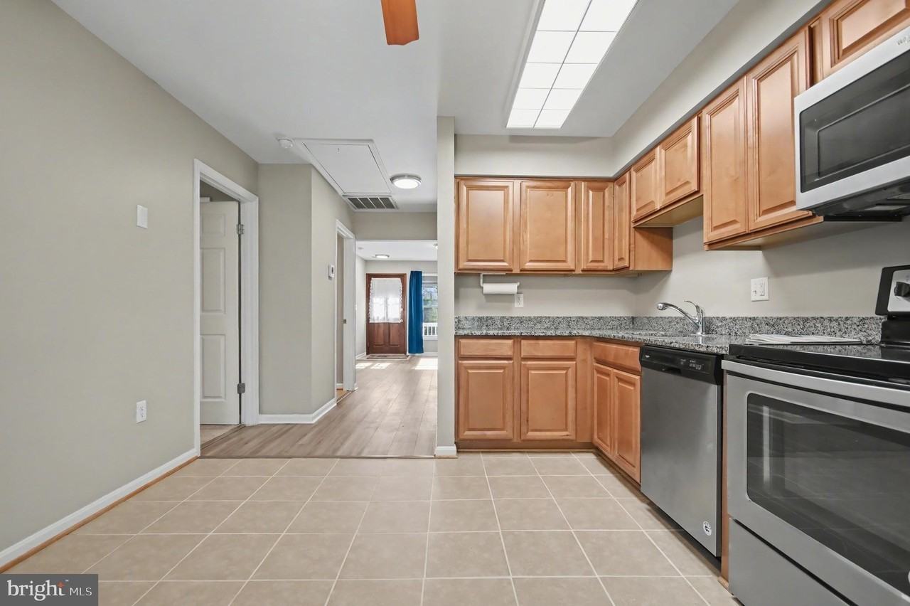 934 Riversedge Cir - Photo 5 of 19