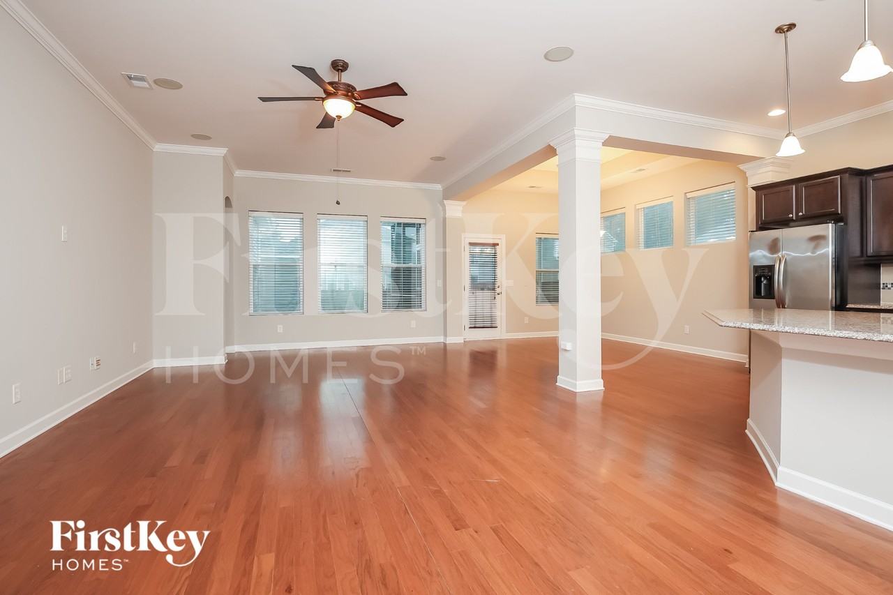 215 Topsaw Ln - Photo 3 of 15