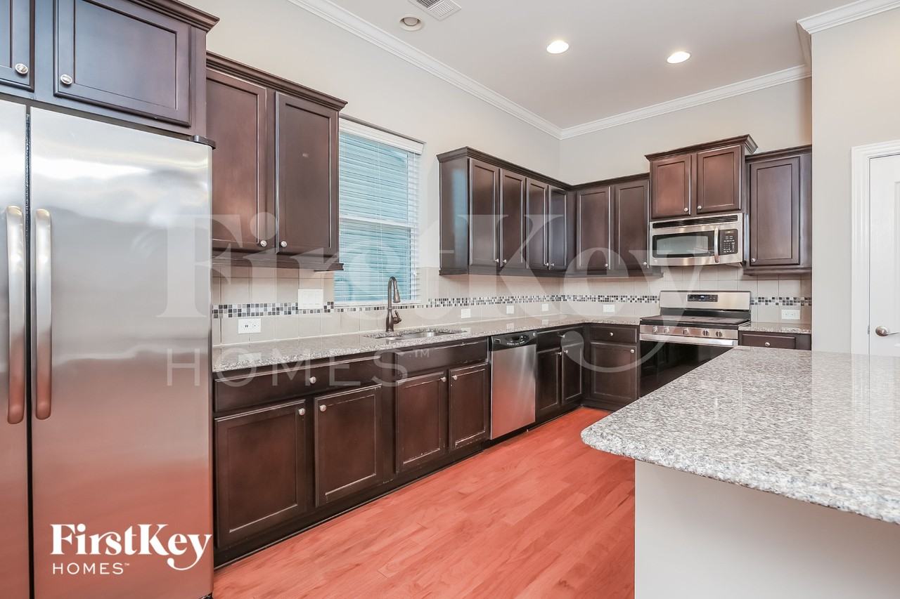 215 Topsaw Ln - Photo 6 of 15