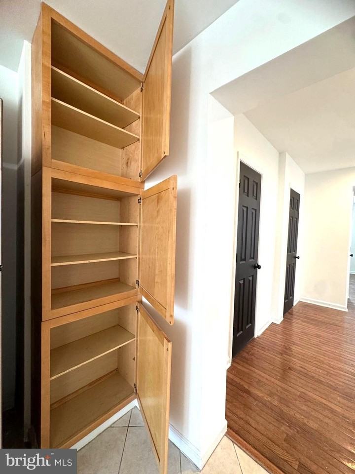 208 S Washington St - Photo 4 of 17