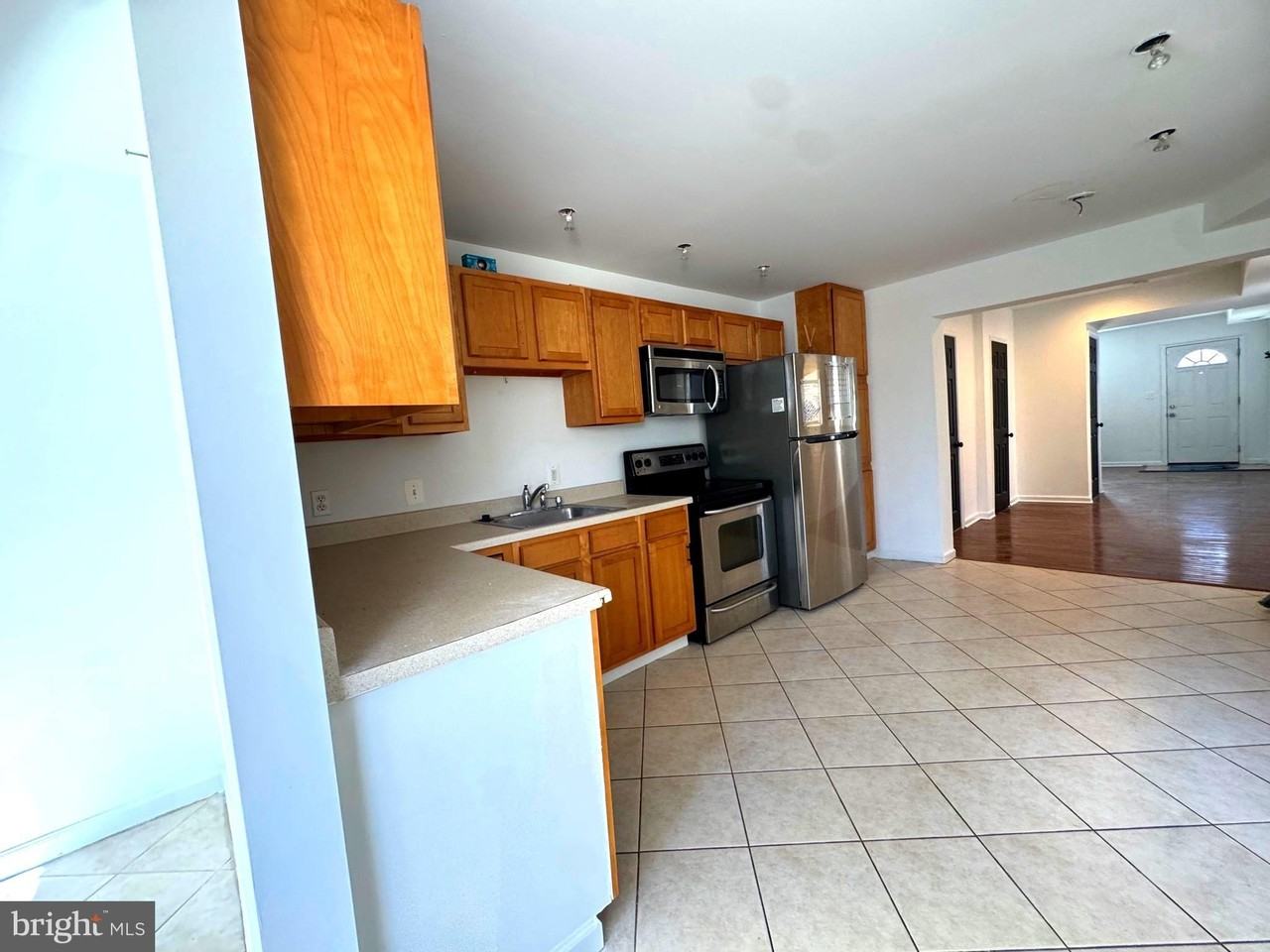 208 S Washington St - Photo 5 of 17