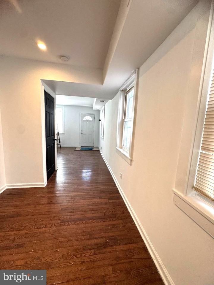 208 S Washington St - Photo 7 of 17