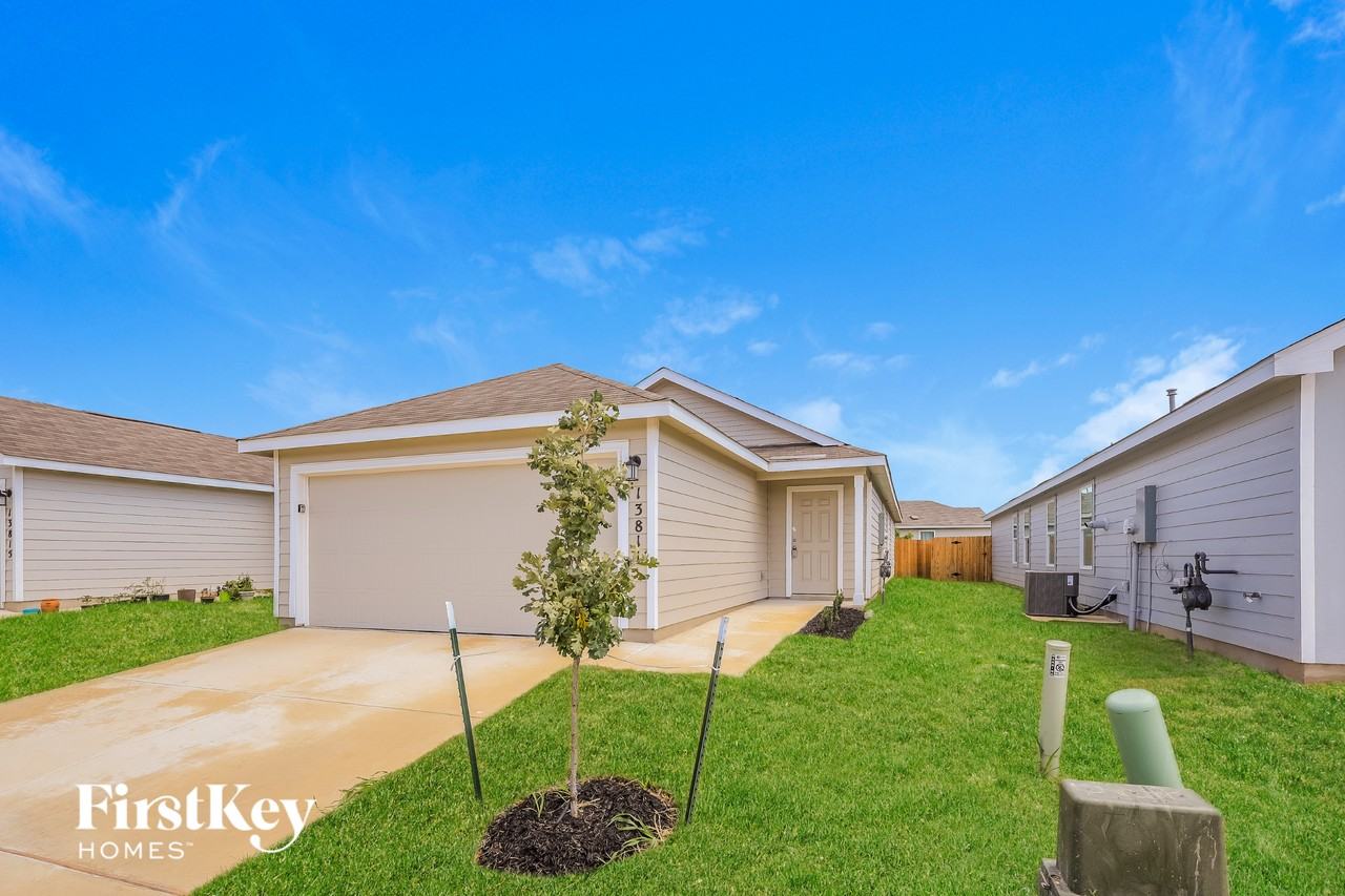 13811 Haystack Rdg - Photo 2 of 14