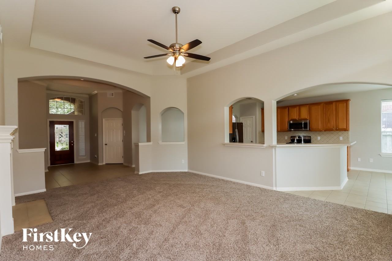 3211 Oak Park Ln - Photo 3 of 15