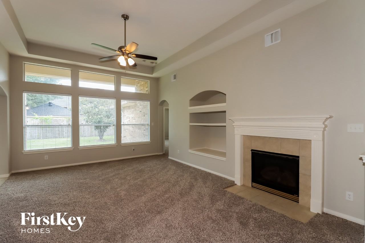 3211 Oak Park Ln - Photo 4 of 15