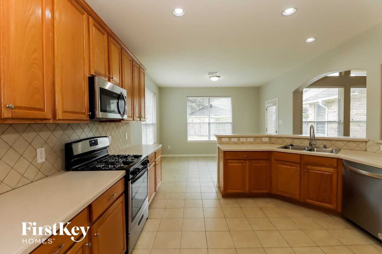 3211 Oak Park Ln - Photo 6 of 15