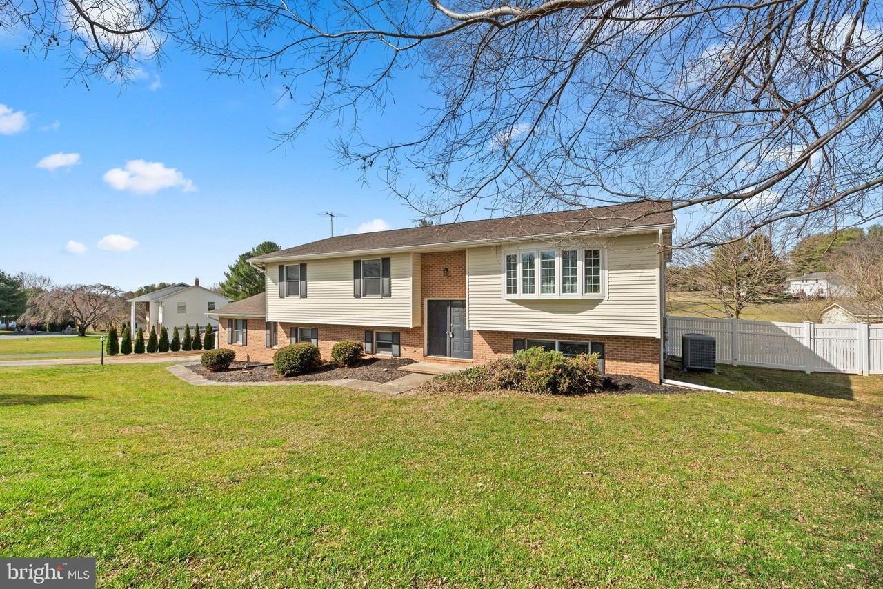 3206 Seiter Ln - Photo 2 of 44