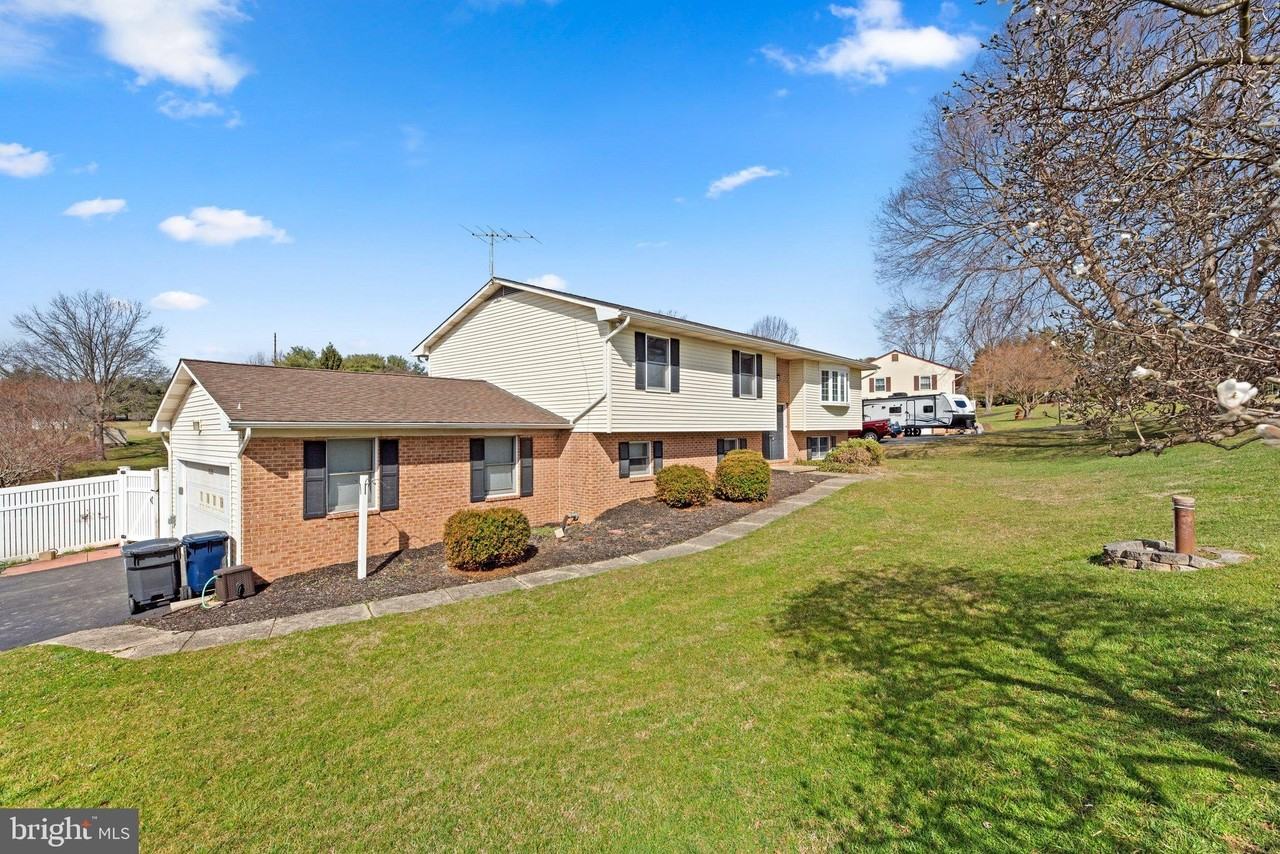 3206 Seiter Ln - Photo 4 of 44