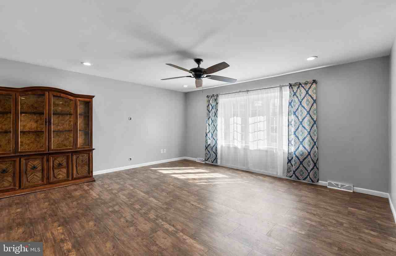 3206 Seiter Ln - Photo 5 of 44