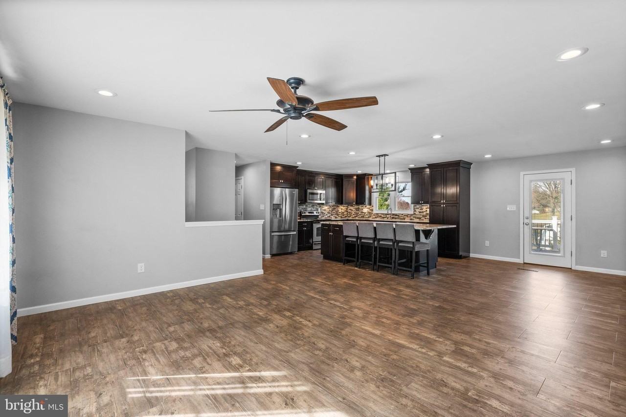 3206 Seiter Ln - Photo 7 of 44