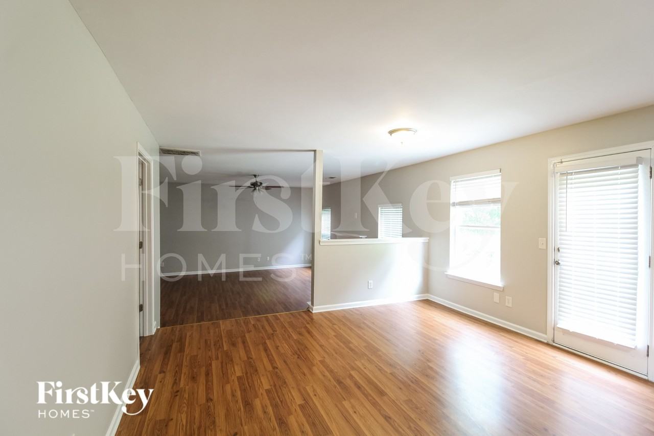 1436 Wilson Manor Cir - Photo 2 of 16