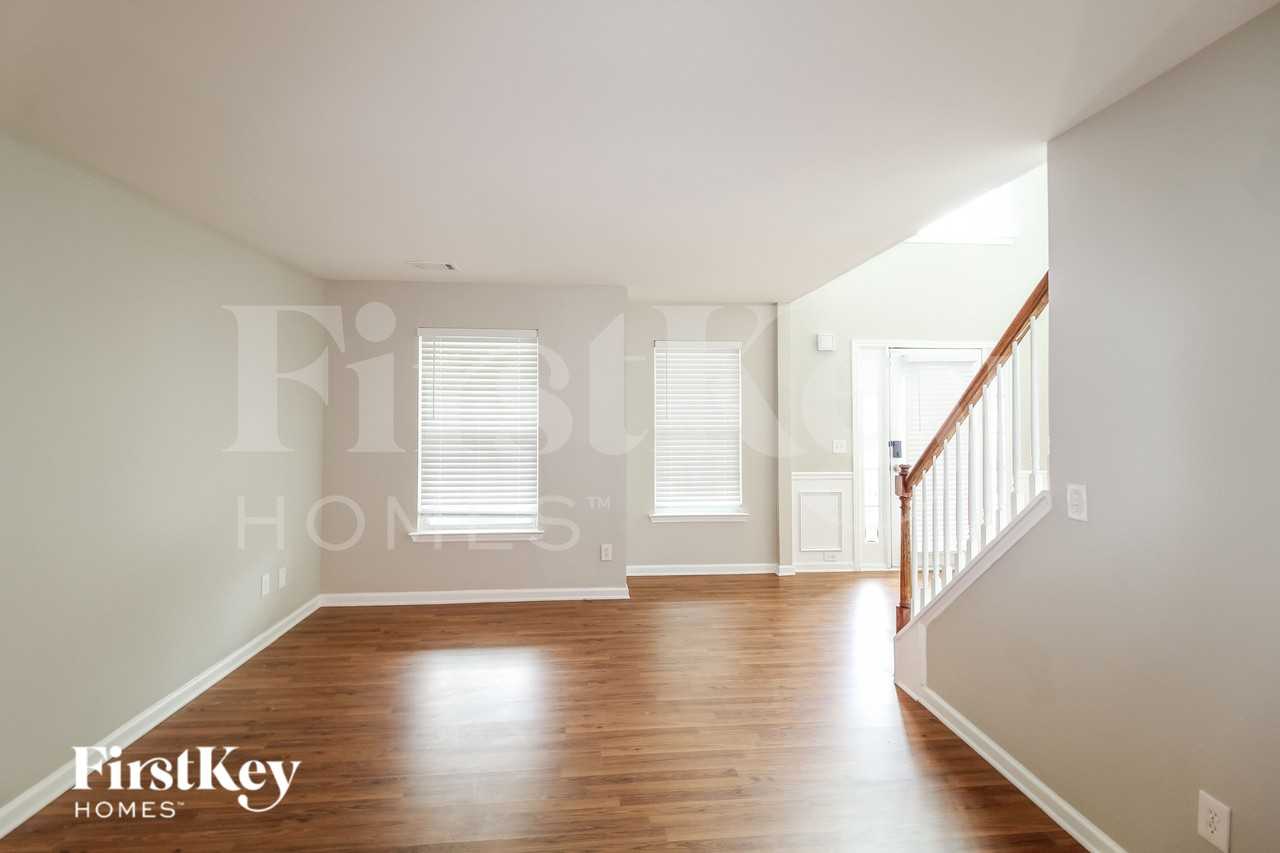 1436 Wilson Manor Cir - Photo 3 of 16