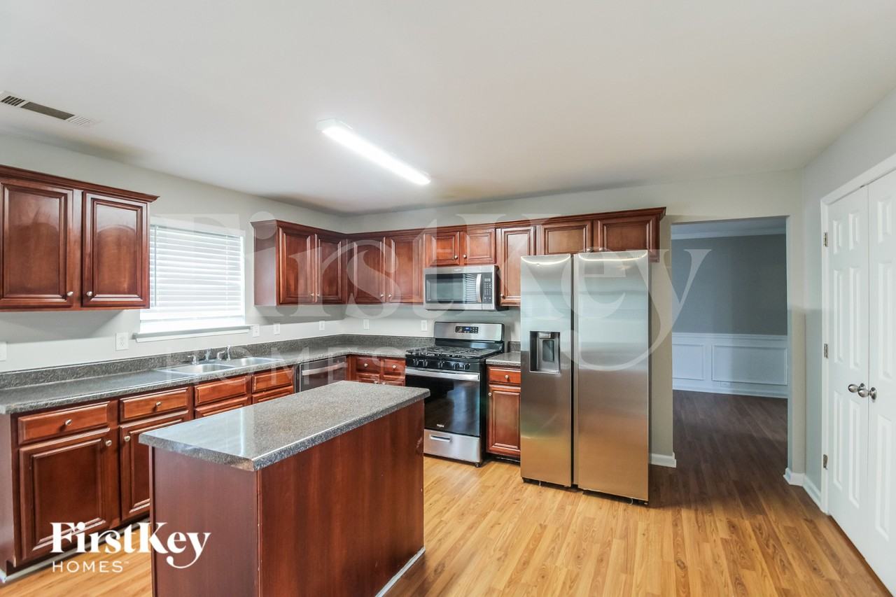1436 Wilson Manor Cir - Photo 4 of 16