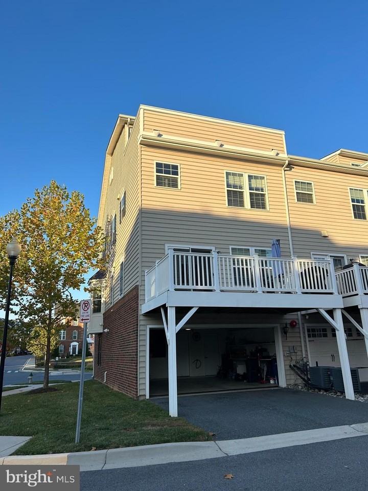 13312 Waterford Hills Blvd - Photo 4 of 33